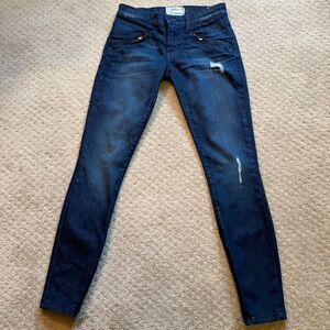 Current/Elliott jeans. Size 23. Skinny. The Silverlake zip. Good condition.